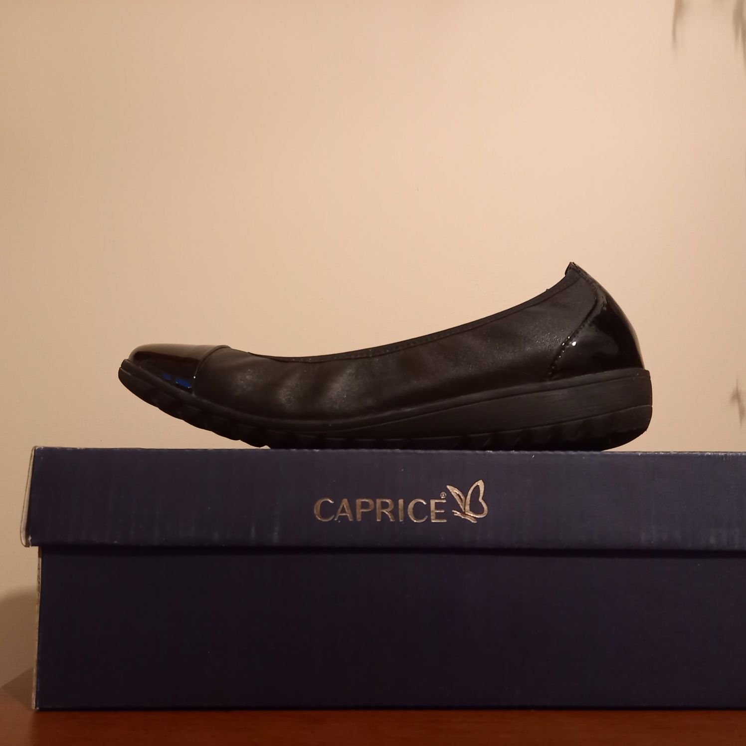czarne baleriny, półbuty - Caprice