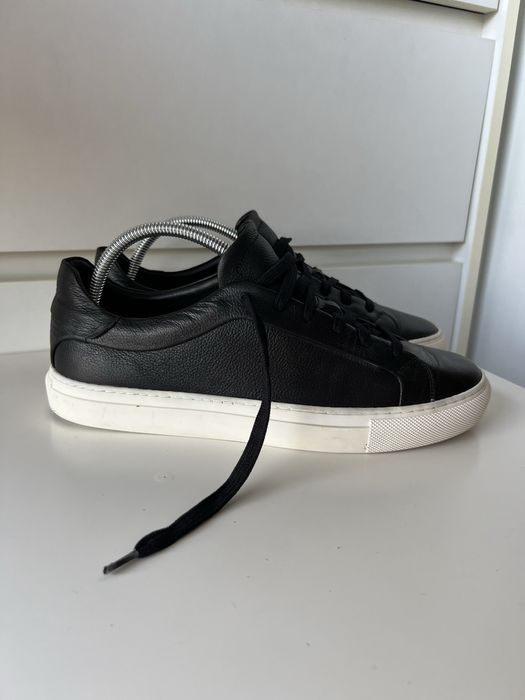 Czarne skórzne trampki Massimo Dutti