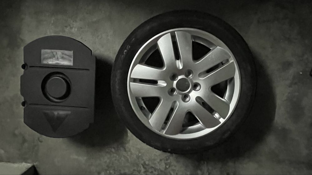 Uma Jante com pneu novo VW Polo 1200