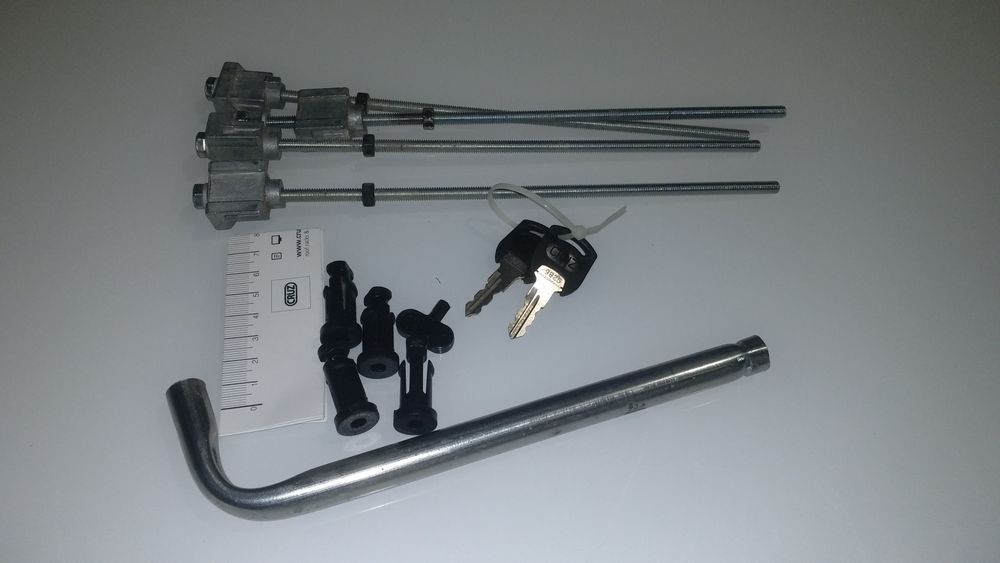 Автобагажник Ford. Кріплення автобагажника CRUZ (лапи)