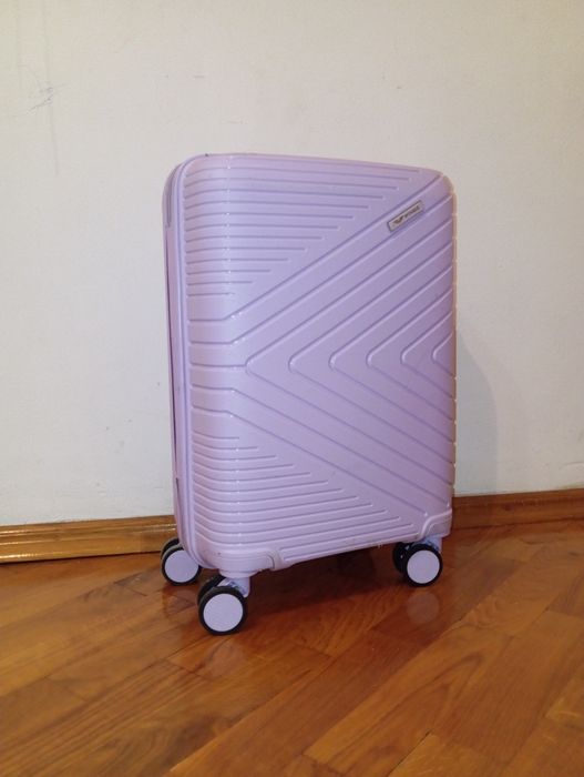 Увага продам валізу стане не новий але ціна 1200 розмір маленький.