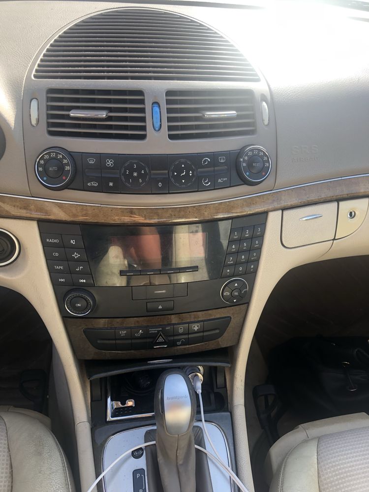 Mercedes-Benz E220