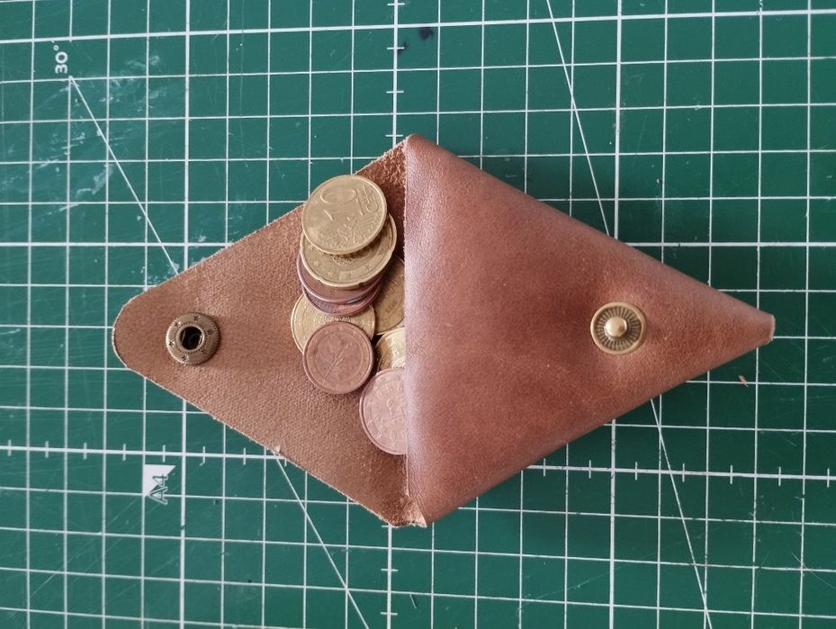 Porta moedas triângulo em pele handmade