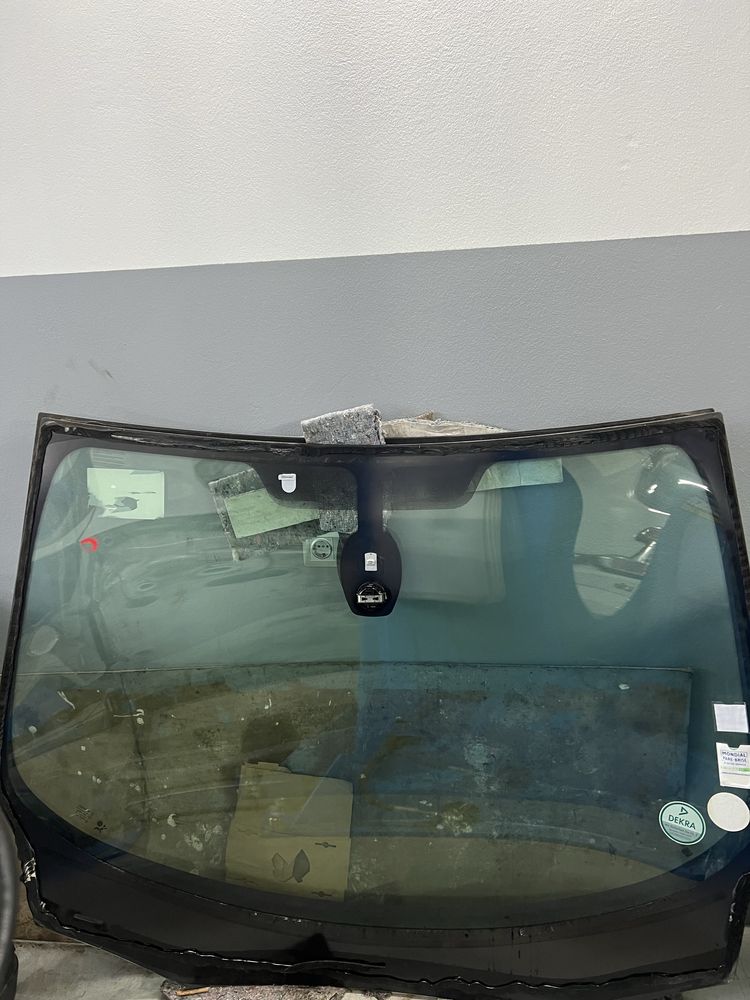 Скло вітрове стекло лобовое Renault Megane 3 Scenic 3 Clio