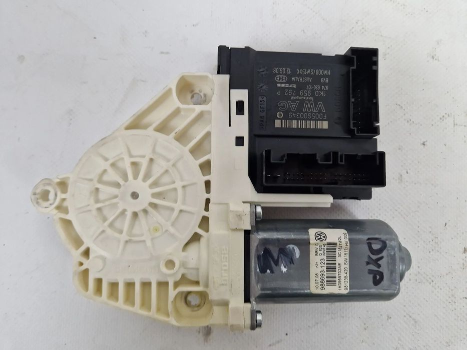 Silniczek przedniej prawej szyby VW Passat B6 1k0959792p