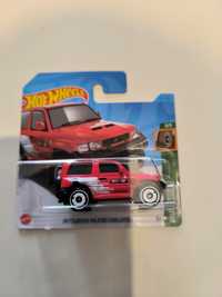 HOT WHEELS -Mitsubishi Pajero

Seria 2023, 17