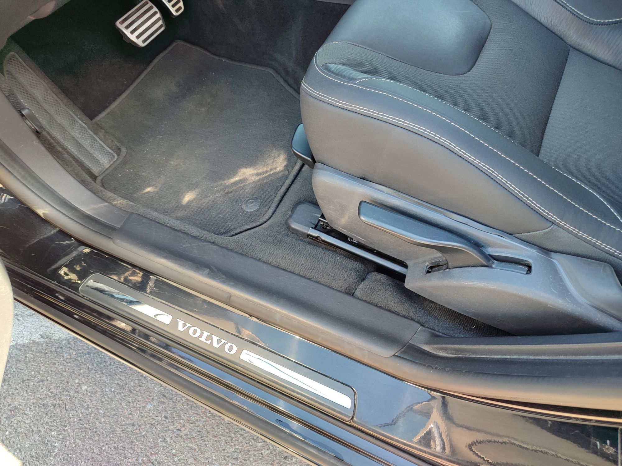 R-DESIGN Volvo V60 2,4 D5 AWD автомат 2013 ІДЕАЛ