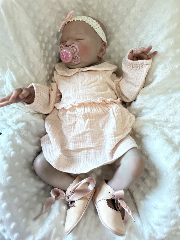 Bebé reborn kit Laura com surpresas