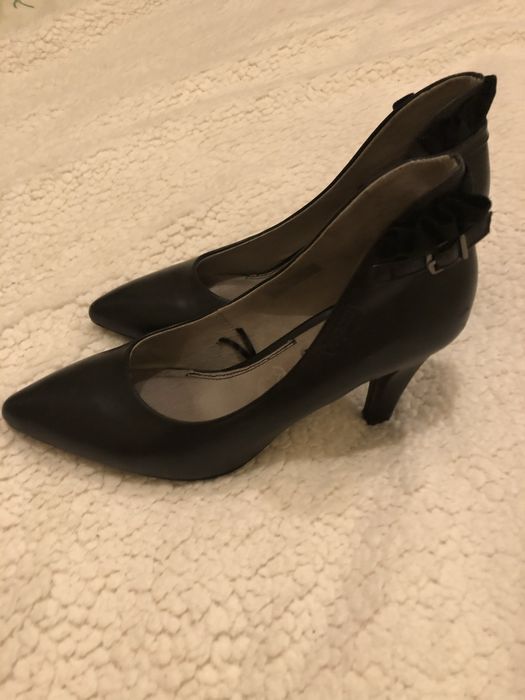 Eleganckie czółenka czarne Bugatti