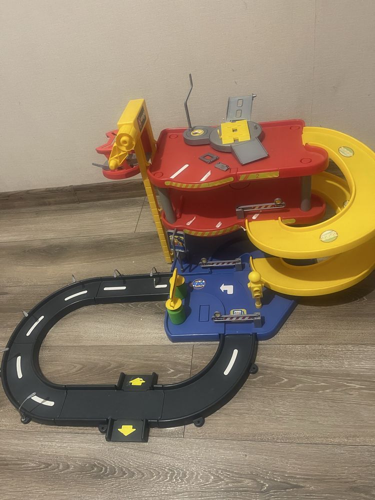 Продам детский паркинг для машинок , трек