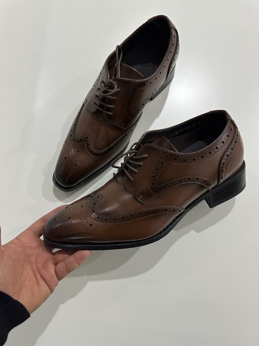 Sapatos em pele e com elevação