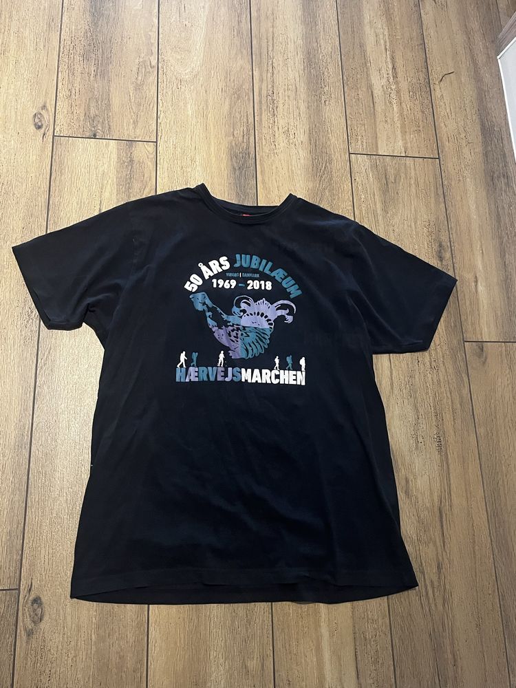 Koszulka T-shirt z krótkim rękawem czarny z nadrukiem