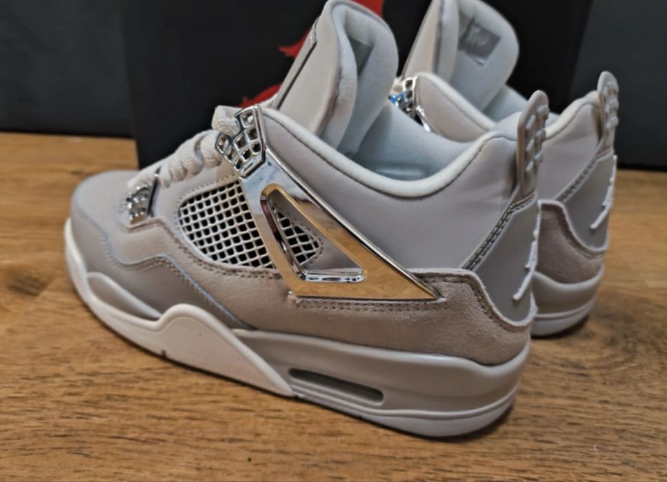 Jordan 4 Retro Frozen Moments