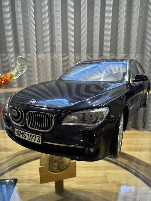Коллекционная Модель авто BMW 750Li series long (F02), метал.