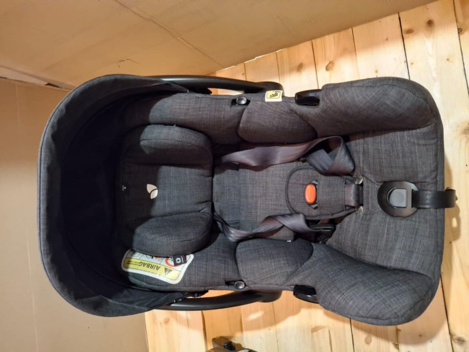 Fotelik z bazą Joli ISOFIX