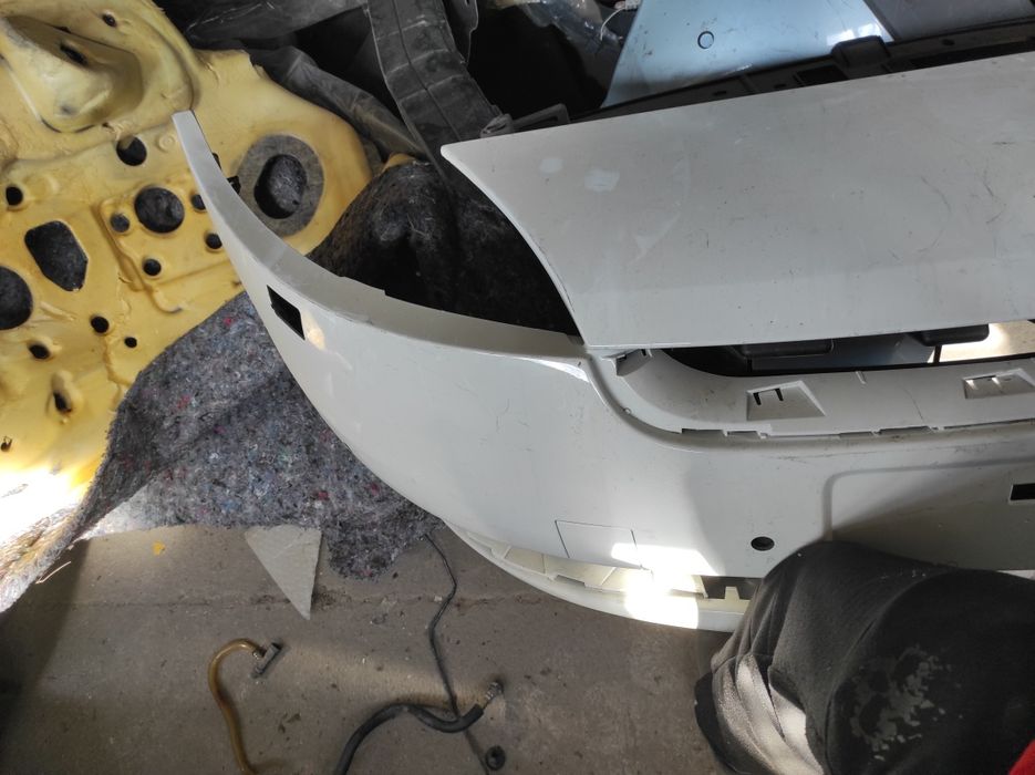 Sprzedam zderzak przedni reanult scenic III 2012 rok