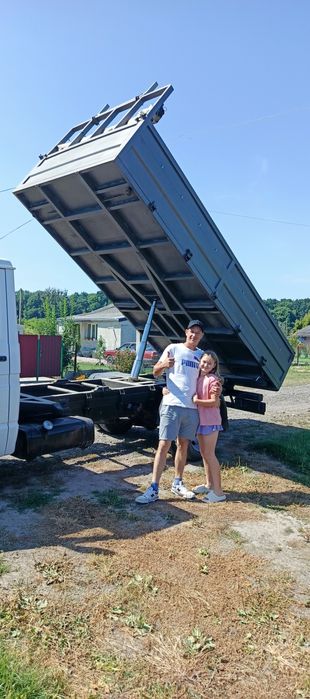 Вантажні перевезення меблів та інше майно