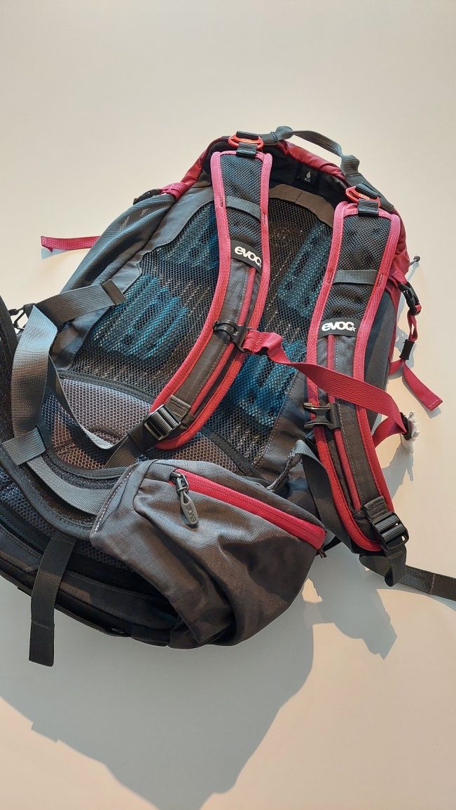 Mochila Evoc Explorer 30 L