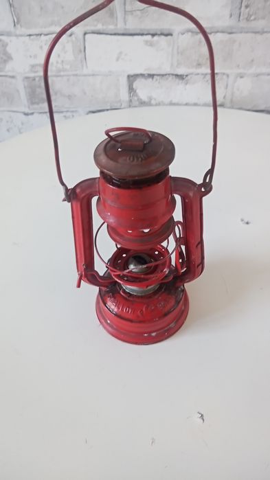 Lampa naftowa czerwona