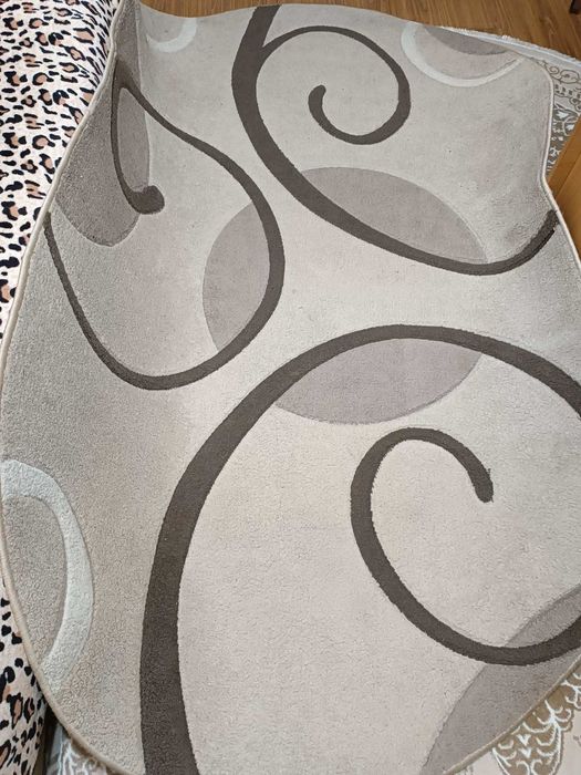 Продам килим на підлогу