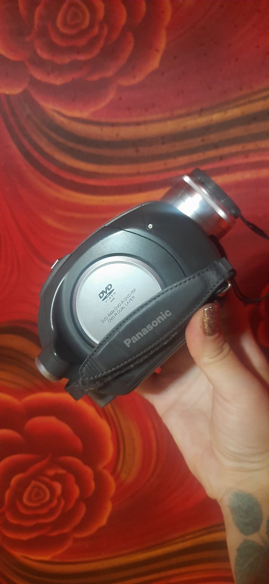 Видеокамера Panasonic VDR-D220.