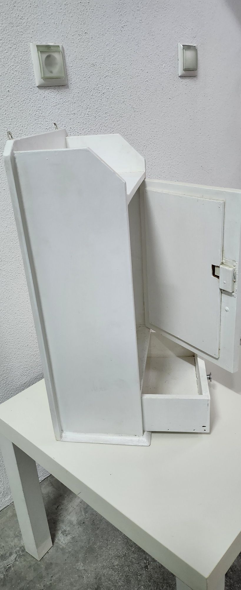 Movel WC branco antigo
