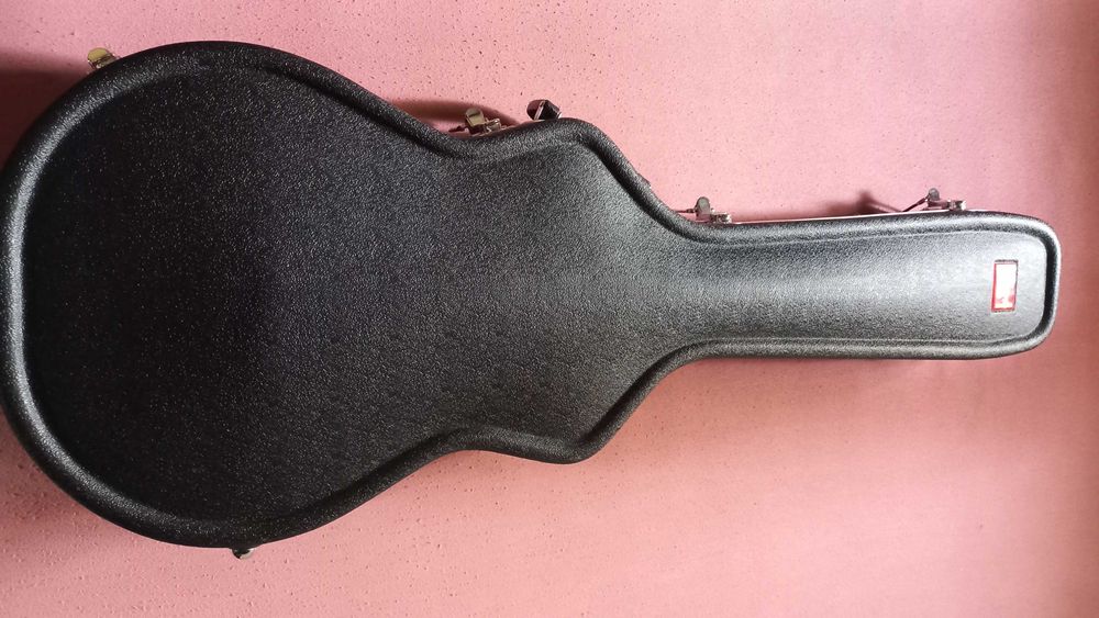 Futerał na gitarę elektryczną