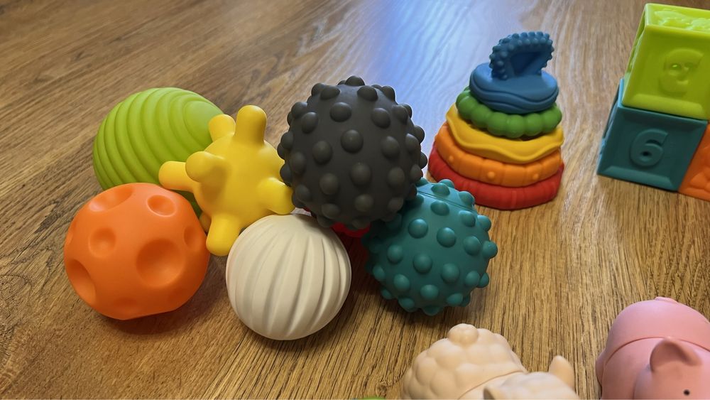 Мульти-сенсорный набор Infantino мячики, кубики, зверушки
