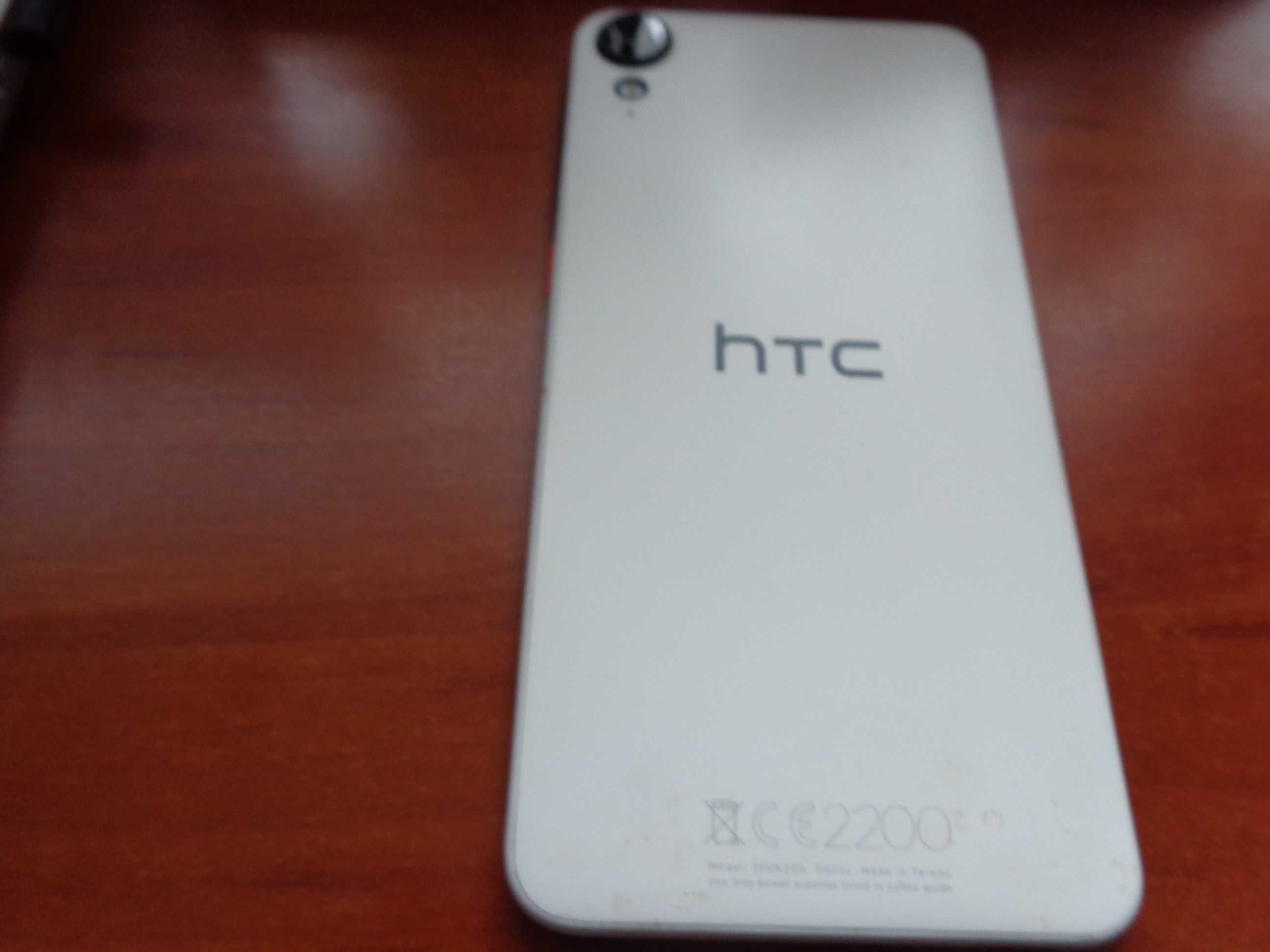 telefon HTC desive 825