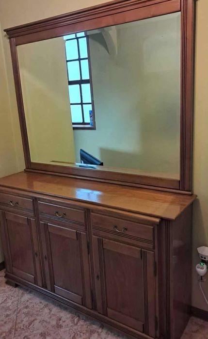 Aparador com espelho