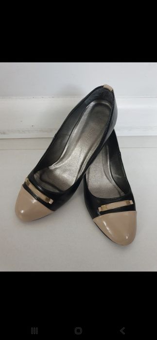 Beżowo-czarne buty na słupku roz 39