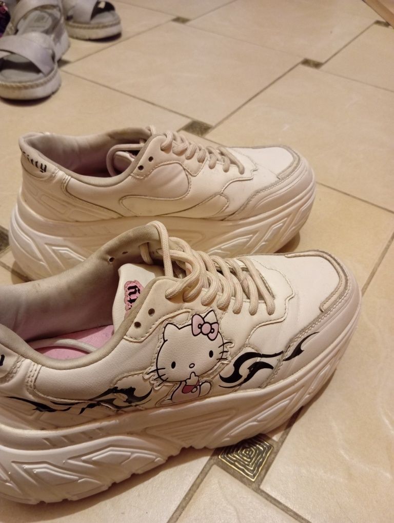 Buty hello kitty na platformie