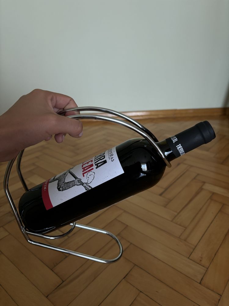 Stojak i nalewak do wina