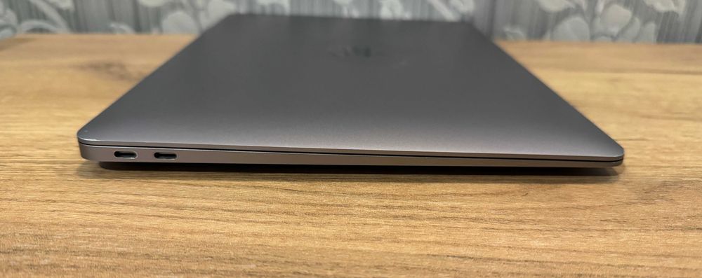  MacBook Air 13 2020 M1 8GB RAM 256GB SSD Space Gray