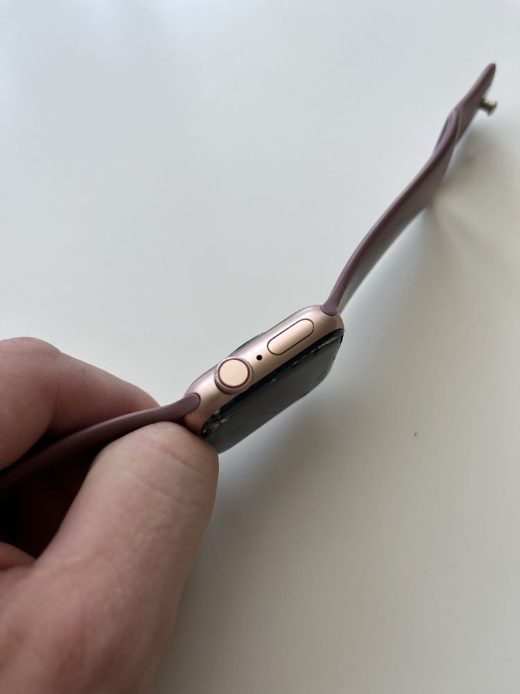 Apple Watch SE 40 mm / uszkodzonh ekran