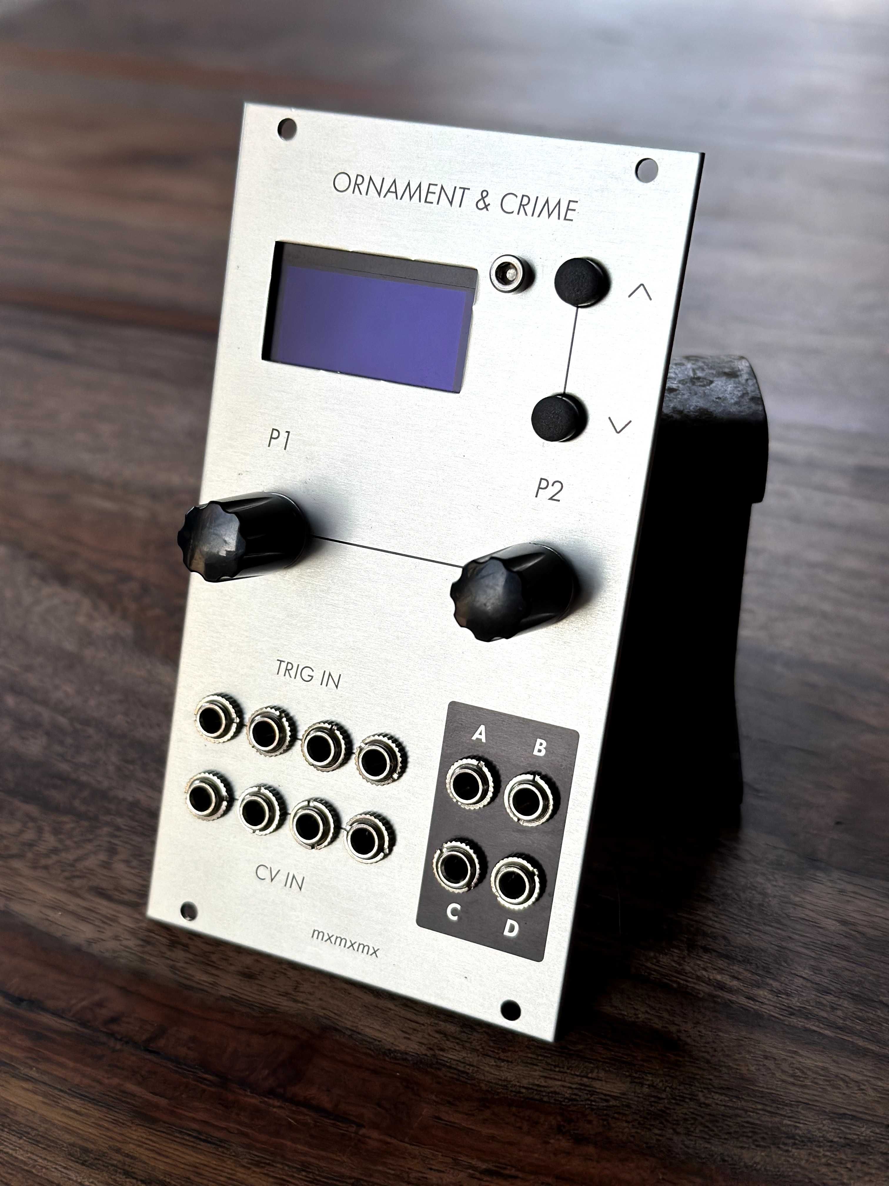 Ornament & Crime (Grayscale panel) - moduł eurorack