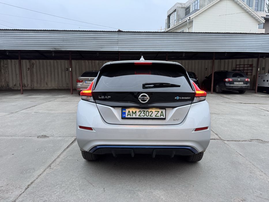 Nissan LEAF SV 2019 рік