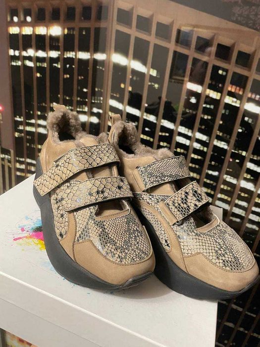 Продам зимові кросівки Lestrosa