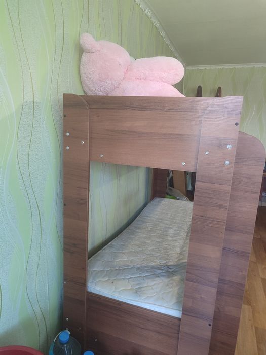 Двухъярусная кровать
