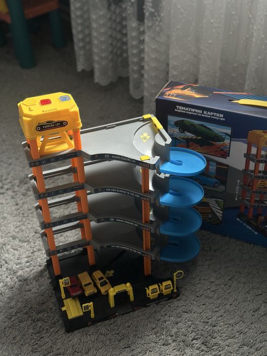 Дитячі іграшки, авто паркінг.