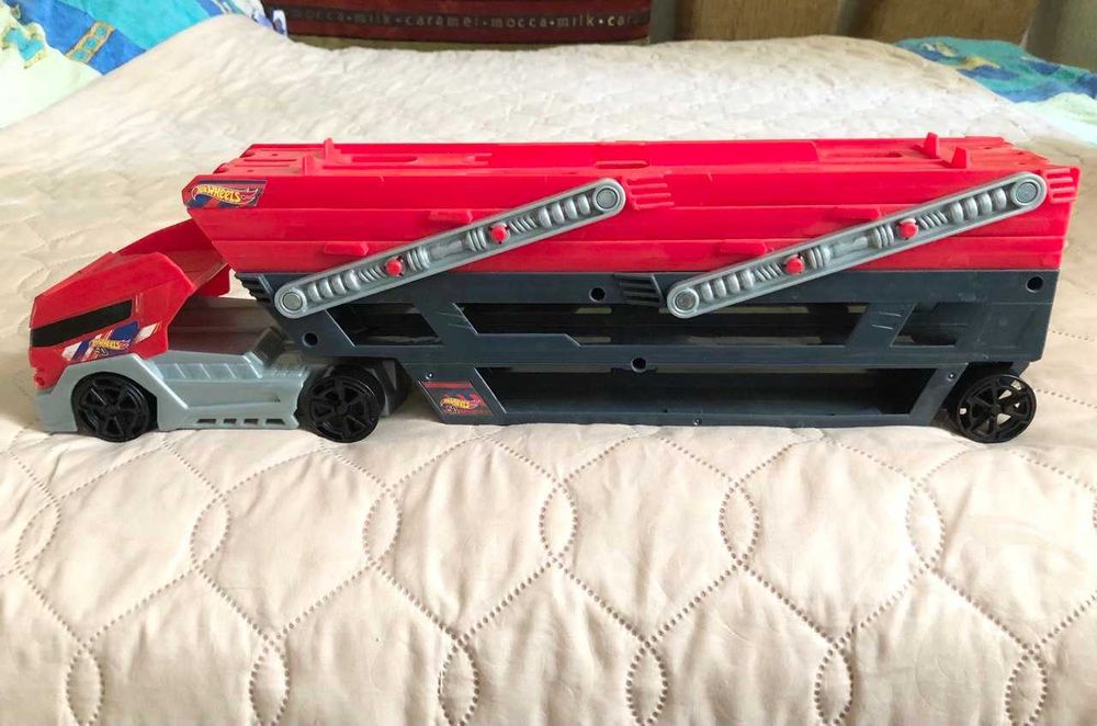 Hot Wheels Трейлер-автовоз на 50 машинок Транспортер Вантажівка