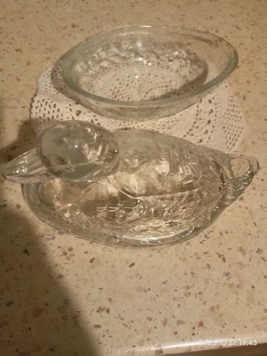 Szklana kaczka z PRL bombonierka