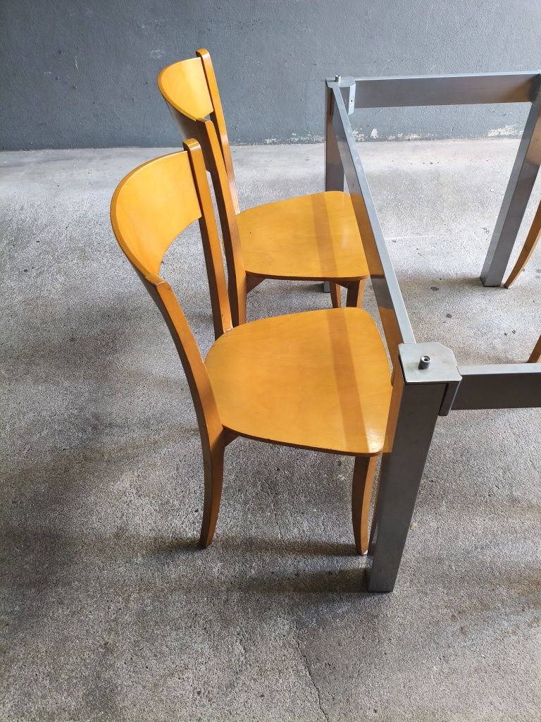 Mesa de cozinha  sem tampa e 4 cadeiras