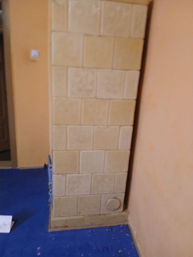 Piec kaflowy w dobrym stanie