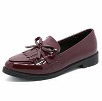 Sapatos em verniz bordeaux