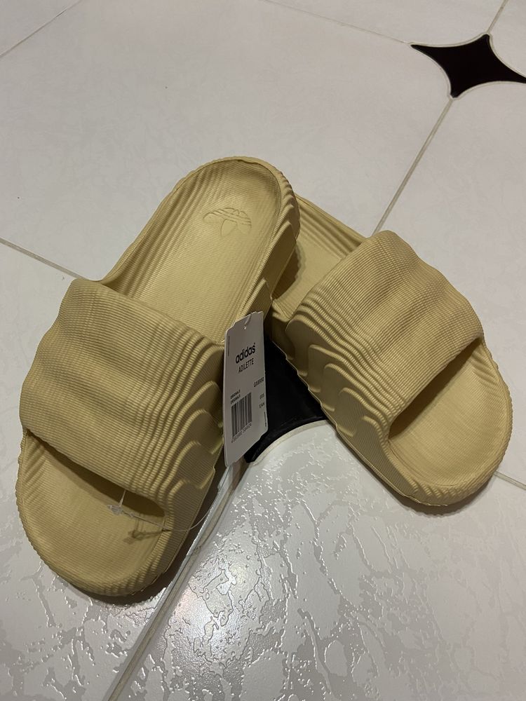 Шлепки в стиле Adidas Adilette 22 Адидас беж