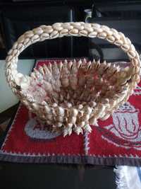 Cesto artesanal artesanato com conchas e búzios
