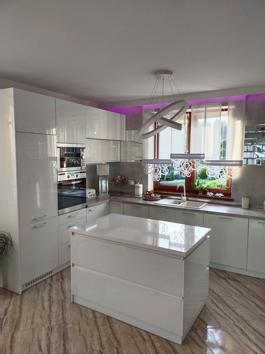 Meble kuchenne  pokojowe  łazienkowe  szafy na wymiar dla wszystkich.