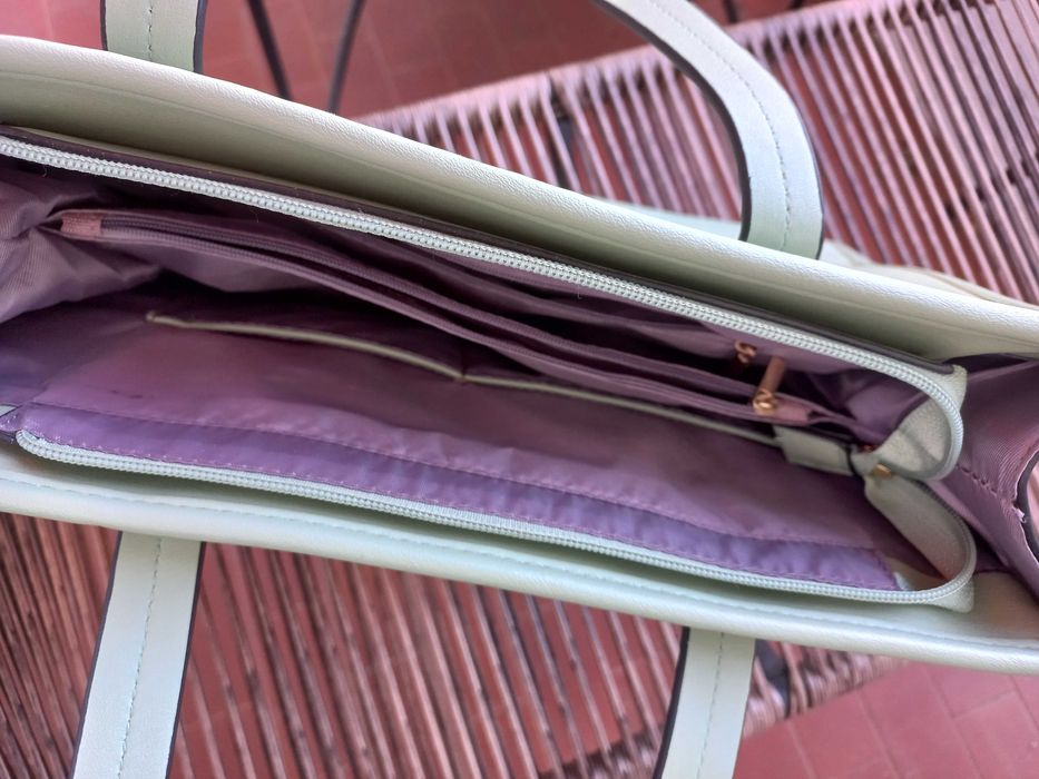 Mala de senhora verde