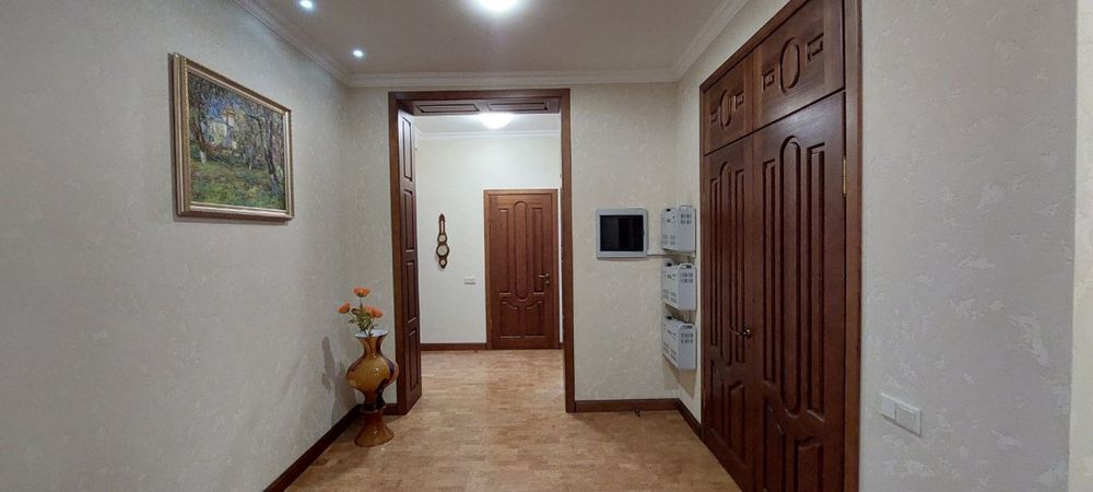 Елітний будинок з розкішним садом в Білоцерківському районі